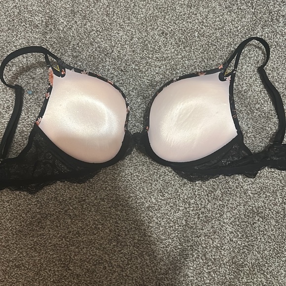 Victoria secret push-up bra - Picture 2 of 3